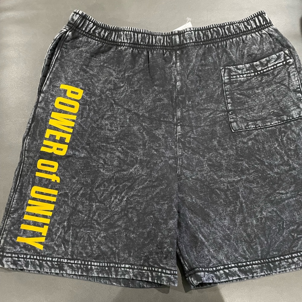 Cross Colours shorts - Picture 2 of 2